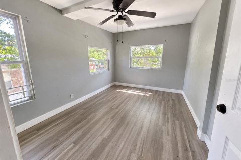 Villa ou maison à vendre à Tampa, Floride: 5 chambres, 186.18 m2 № 2408804 - photo 13