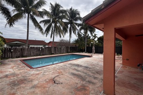 Villa ou maison à vendre à Miami, Floride: 3 chambres, 155.43 m2 № 2003938 - photo 3