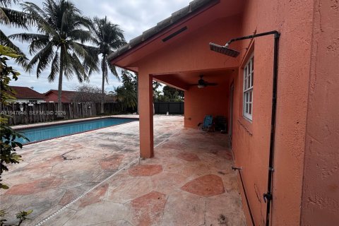 Villa ou maison à vendre à Miami, Floride: 3 chambres, 155.43 m2 № 2003938 - photo 6