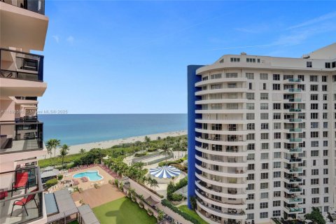 Copropriété à vendre à Miami Beach, Floride: 2 chambres, 89.19 m2 № 1945563 - photo 13