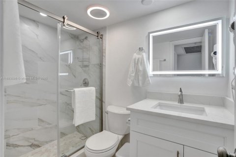 Copropriété à vendre à Miami Beach, Floride: 2 chambres, 89.19 m2 № 1945563 - photo 19