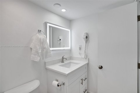 Copropriété à vendre à Miami Beach, Floride: 2 chambres, 89.19 m2 № 1945563 - photo 20