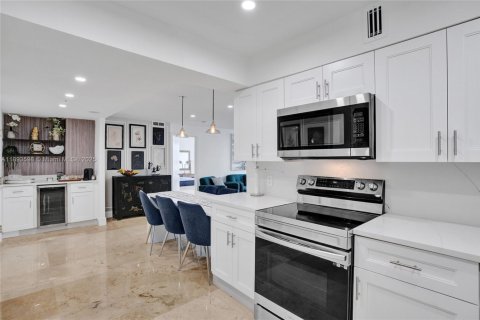 Copropriété à vendre à Miami Beach, Floride: 2 chambres, 89.19 m2 № 1945563 - photo 4