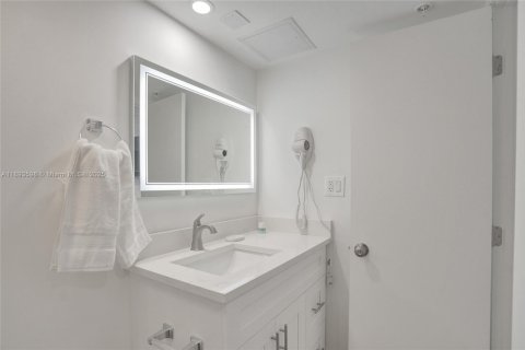Copropriété à vendre à Miami Beach, Floride: 2 chambres, 89.19 m2 № 1945563 - photo 28