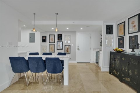 Copropriété à vendre à Miami Beach, Floride: 2 chambres, 89.19 m2 № 1945563 - photo 12