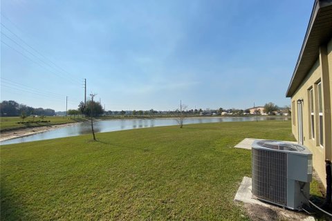 Casa en venta en Zephyrhills, Florida, 4 dormitorios, 252.42 m2 № 1637078 - foto 2