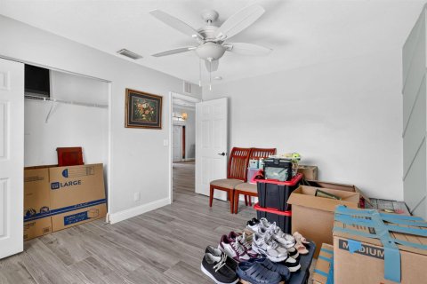 House in Port St. Lucie, Florida 4 bedrooms, 185.53 sq.m. № 2431291 - photo 26