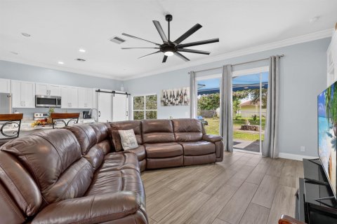 House in Port St. Lucie, Florida 4 bedrooms, 185.53 sq.m. № 2431291 - photo 18