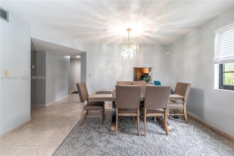 Купить кондоминиум в Тамарак, Флорида 2 спальни, 117.99м2, № 2089346 - фото 10