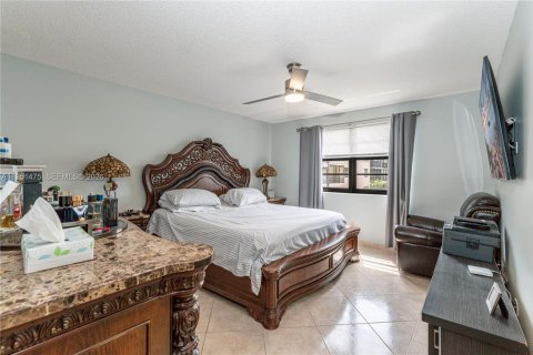Купить кондоминиум в Тамарак, Флорида 2 спальни, 117.99м2, № 2089346 - фото 6