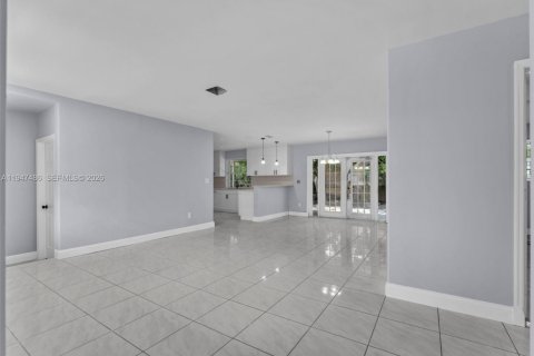 Villa ou maison à vendre à Miramar, Floride: 3 chambres, 106.65 m2 № 2004619 - photo 2