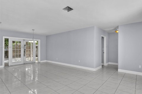 Villa ou maison à vendre à Miramar, Floride: 3 chambres, 106.65 m2 № 2004619 - photo 20