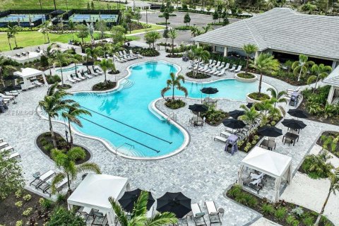 Купить виллу или дом в Порт-Сент-Луси, Флорида 3 спальни, № 2068323 - фото 22