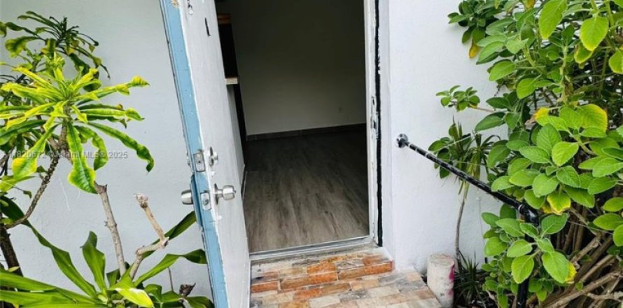 Villa ou maison à Miami, Floride 1 chambre, 73.39 m2 № 1779216