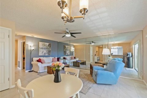 Condominio en venta en Casselberry, Florida, 2 dormitorios, 91.69 m2 № 1883526 - foto 5