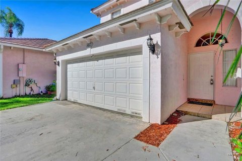 House in Coconut Creek, Florida 3 bedrooms, 179.21 sq.m. № 2175553 - photo 2