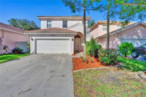 House in Coconut Creek, Florida 3 bedrooms, 179.21 sq.m. № 2175553 - photo 3