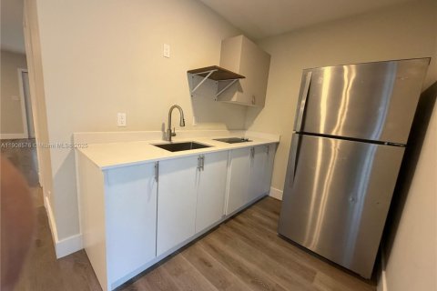 Снять в аренду виллу или дом в Помпано-Бич, Флорида 1 спальня, 470.27м2, № 1966110 - фото 2