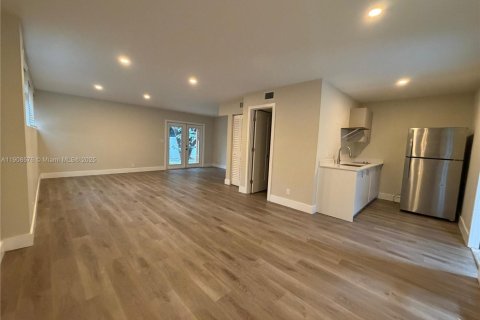 Снять в аренду виллу или дом в Помпано-Бич, Флорида 1 спальня, 470.27м2, № 1966110 - фото 9