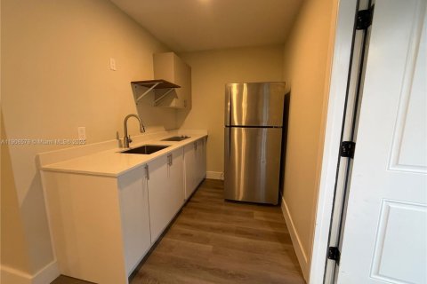 Снять в аренду виллу или дом в Помпано-Бич, Флорида 1 спальня, 470.27м2, № 1966110 - фото 10