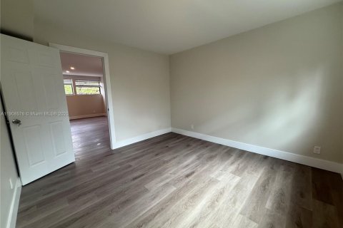 Снять в аренду виллу или дом в Помпано-Бич, Флорида 1 спальня, 470.27м2, № 1966110 - фото 6