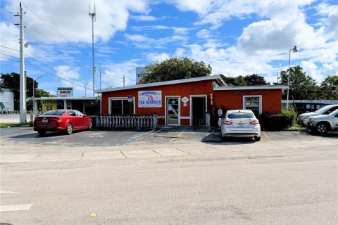 Commercial property in West Park, Florida № 1959293 - photo 2