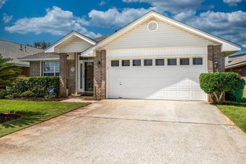 House in Destin, Florida 3 bedrooms, 168.06 sq.m. № 560265 - photo 1