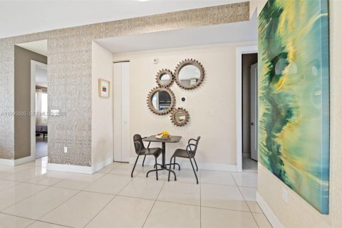 Купить кондоминиум в Дорал, Флорида 3 спальни, 125.51м2, № 2058269 - фото 7