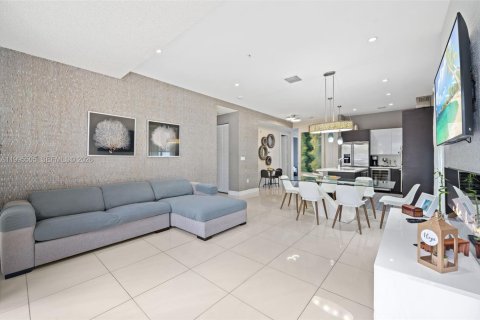 Купить кондоминиум в Дорал, Флорида 3 спальни, 125.51м2, № 2058269 - фото 9