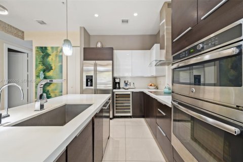 Купить кондоминиум в Дорал, Флорида 3 спальни, 125.51м2, № 2058269 - фото 11