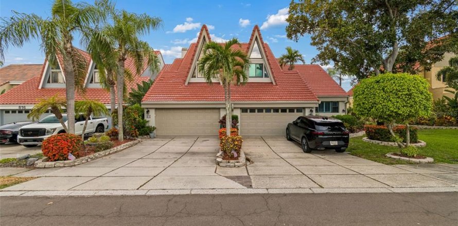Townhouse in Apollo Beach, Florida 3 bedrooms, 174.56 sq.m. № 2236608