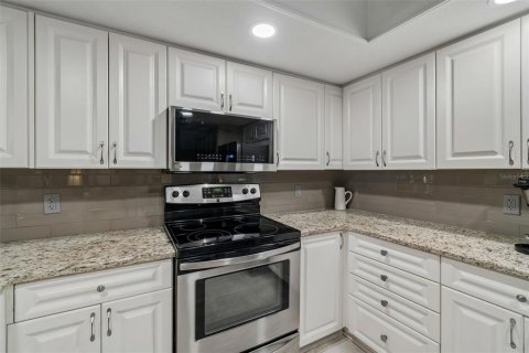 Townhouse in Apollo Beach, Florida 3 bedrooms, 174.56 sq.m. № 2236608 - photo 17