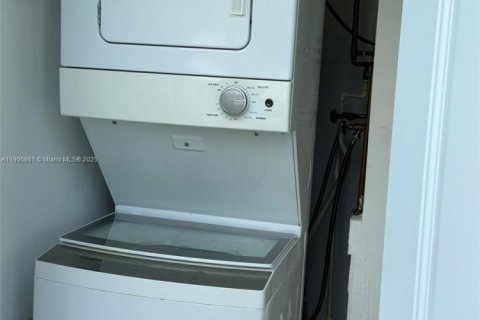 Villa ou maison à louer à Sunny Isles Beach, Floride: 3 chambres, 137.87 m2 № 1963415 - photo 29