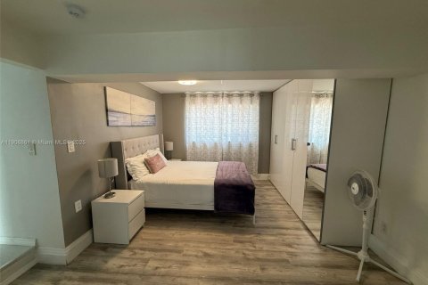 Villa ou maison à louer à Sunny Isles Beach, Floride: 3 chambres, 137.87 m2 № 1963415 - photo 16