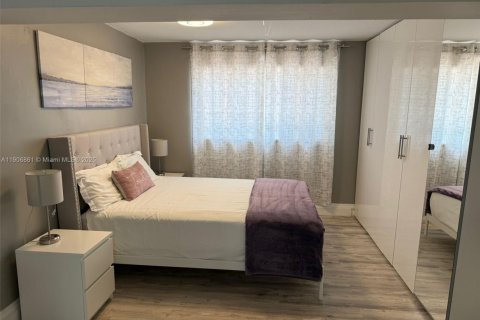 Villa ou maison à louer à Sunny Isles Beach, Floride: 3 chambres, 137.87 m2 № 1963415 - photo 15