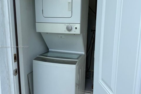 Villa ou maison à louer à Sunny Isles Beach, Floride: 3 chambres, 137.87 m2 № 1963415 - photo 30