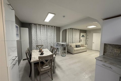 Villa ou maison à louer à Sunny Isles Beach, Floride: 3 chambres, 137.87 m2 № 1963415 - photo 8