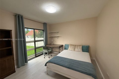 Villa ou maison à louer à Sunny Isles Beach, Floride: 3 chambres, 137.87 m2 № 1963415 - photo 10