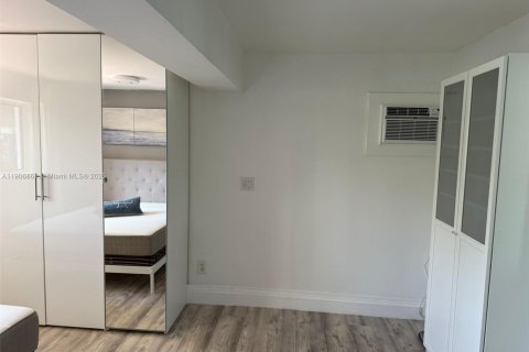 Villa ou maison à louer à Sunny Isles Beach, Floride: 3 chambres, 137.87 m2 № 1963415 - photo 21