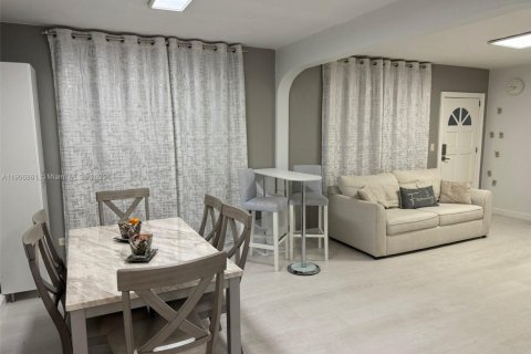 Villa ou maison à louer à Sunny Isles Beach, Floride: 3 chambres, 137.87 m2 № 1963415 - photo 7