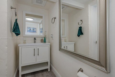 Villa ou maison à louer à Sunny Isles Beach, Floride: 3 chambres, 137.87 m2 № 1963415 - photo 5