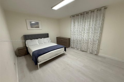 Villa ou maison à louer à Sunny Isles Beach, Floride: 3 chambres, 137.87 m2 № 1963415 - photo 12