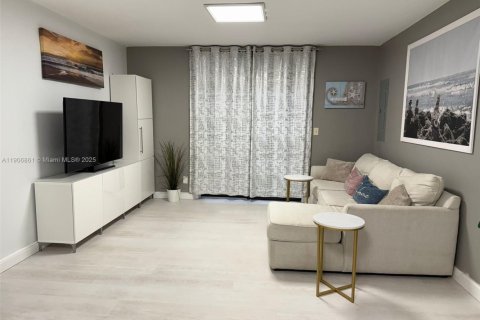 Villa ou maison à louer à Sunny Isles Beach, Floride: 3 chambres, 137.87 m2 № 1963415 - photo 6