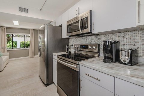 Villa ou maison à louer à Sunny Isles Beach, Floride: 3 chambres, 137.87 m2 № 1963415 - photo 26