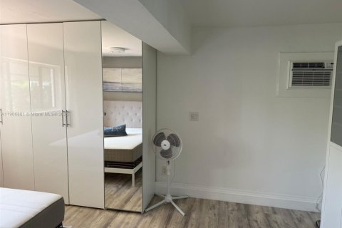 Villa ou maison à louer à Sunny Isles Beach, Floride: 3 chambres, 137.87 m2 № 1963415 - photo 13