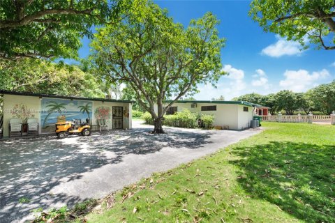 Commercial property in Cutler Bay, Florida № 1845573 - photo 7