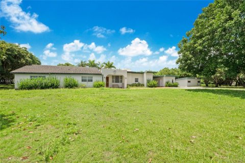 Commercial property in Cutler Bay, Florida № 1845573 - photo 10
