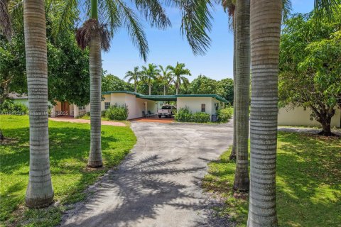 Commercial property in Cutler Bay, Florida № 1845573 - photo 21