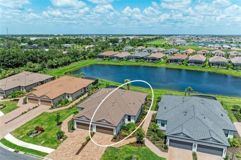 Купить виллу или дом в Лейквуд Ранч, Флорида 7 комнат, 142.42м2, № 1783480 - фото 1