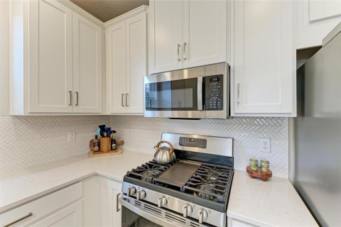 Купить виллу или дом в Лейквуд Ранч, Флорида 7 комнат, 142.42м2, № 1783480 - фото 13